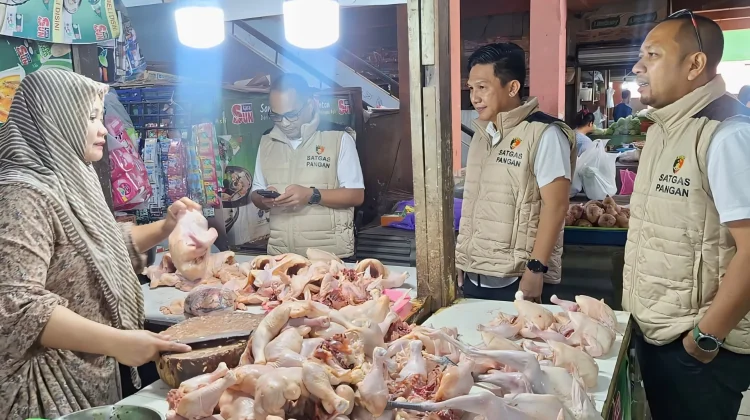 Satgas Pangan Polda Kalsel Cek Harga di Pasar Kuripan