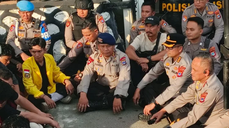 Wakapolda Kalsel Dialog Lesehan Dengarkan Aspirasi Mahasiswa