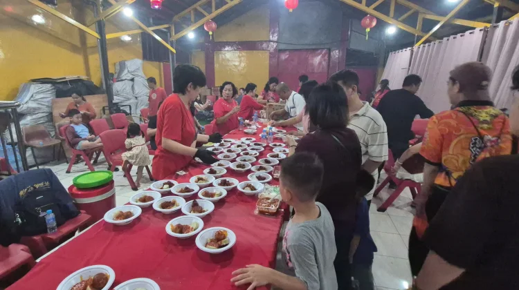 Filosofi Rezeki dan Kekerabatan dalam Sajian Lontong Cap Go Meh