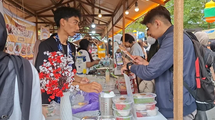Puluhan Ribu Pengunjung Pasar Wadai dalam Sepuluh Hari, Rp5 Miliar Berputar!