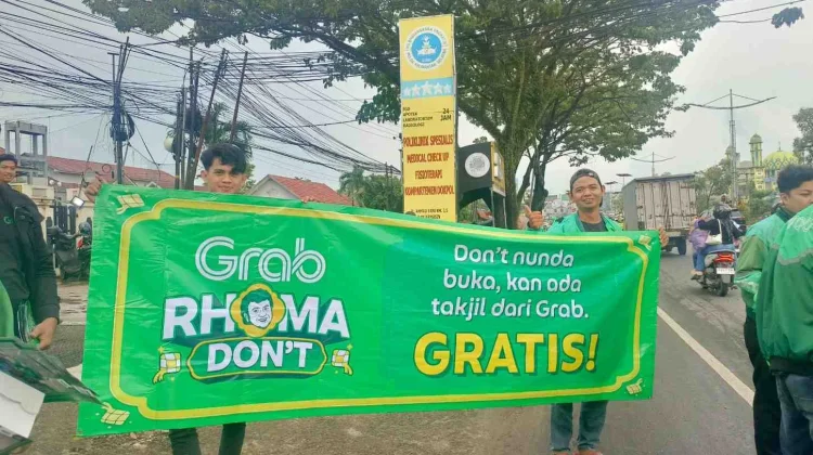 Komunitas Grab Banjarmasin Gelar Aksi Berbagi Takjil