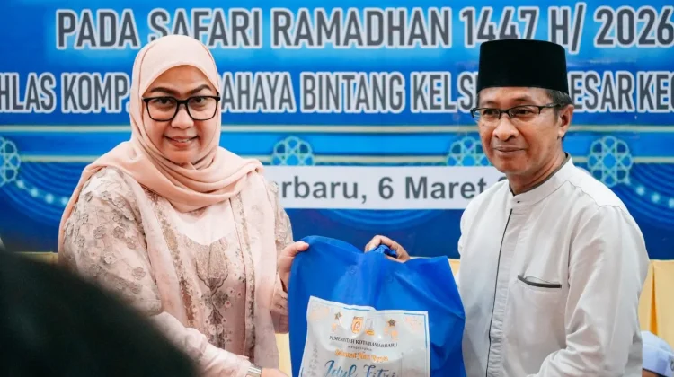 Safari Ramadan di Sungai Besar, Ambulans Diserahkan untuk Warga