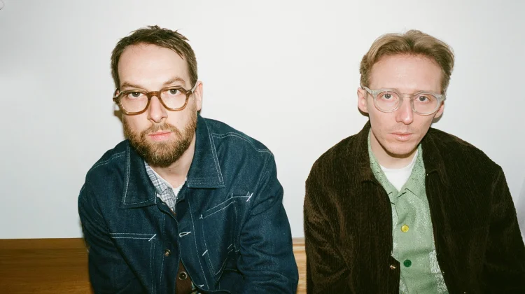 'HONNE — 10', album reflektif HONNE merayakan 10 tahun berkarya.