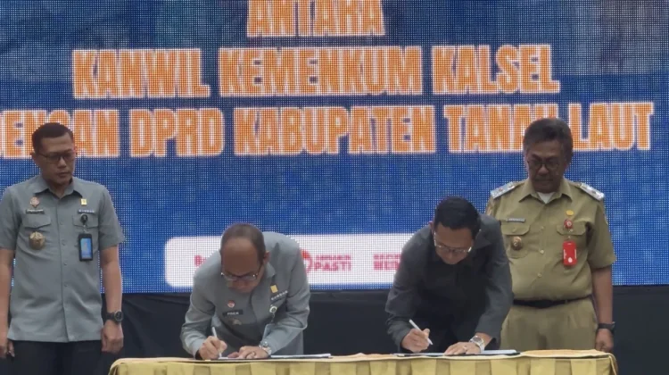 Perkuat Sinergi, Kemenkum Kalsel MoU dengan  DPRD Tanah Laut