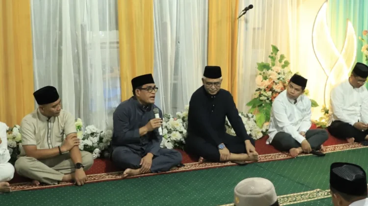 Safari Ramadan HSU, Pemkab Serahkan Hibah Keagamaan Puluhan Juta