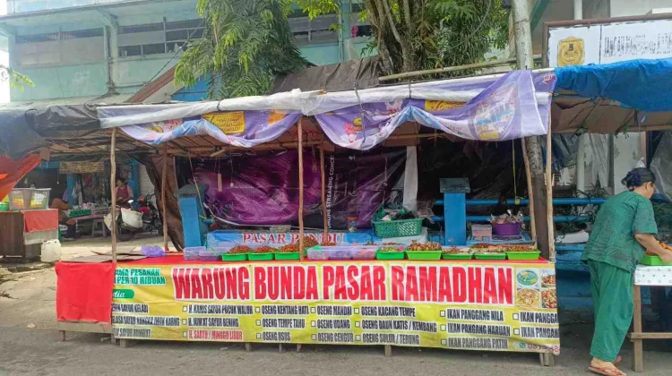Warteg Pilihan Praktis Menu Berbuka di Pasar Ramadhan