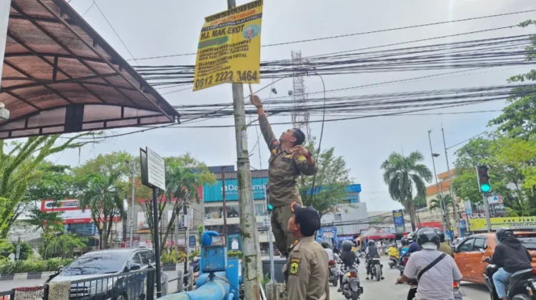 Banjarmasin Dibanjiri Banner Liar! Satpol PP Klaim Selalu Tertibkan