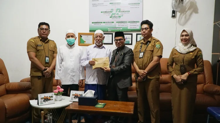 Dukung Program Baznas, Pegawai BPBD Balangan Salurkan Paket Ramadan Berkah