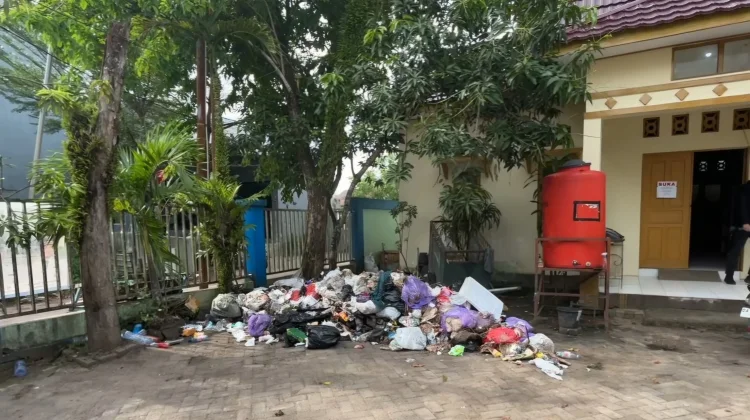 Sampah Menumpuk di Kelurahan Pangeran, DLH Minta Petugas Lebih Disiplin