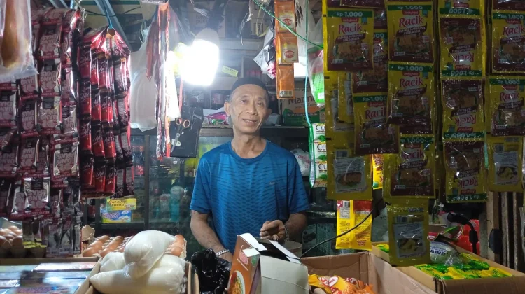 Pedagang Pasar Kuripan Keluhkan Penurunan Penjualan