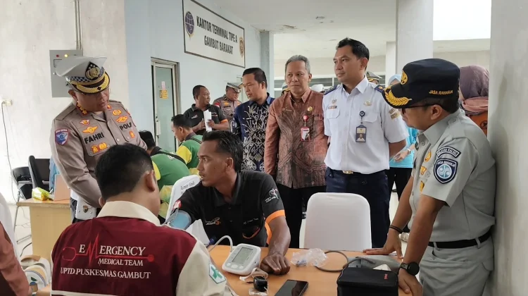 Dirlantas Polda Kalsel Pantau Ramp Check Bus Mudik di Terminal Gambut Barakat