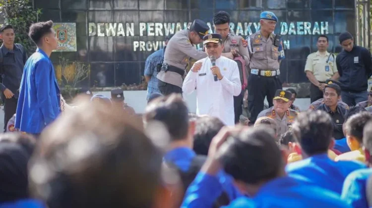 Ketua DPRD Kalsel Temui Aksi dari Badan Eksekutif Mahasiswa