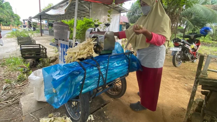 Manisnya Peluang Usaha Es Tebu di tengah Cuaca Panas