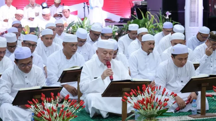Gubernur Muhidin Bersama Pejabat Pemprov Kalsel Khataman Al Qur’an
