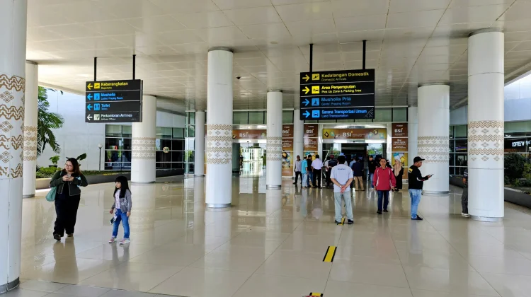 Arus Mudik di Bandara Syamsudin Noor Mulai Meningkat
