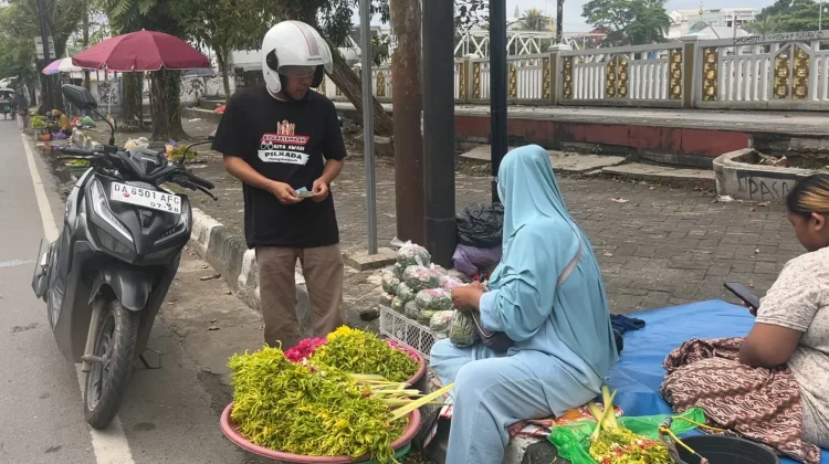 Meski Harga Naik, Kembang Barenteng Tetap Laris Jelang Lebaran