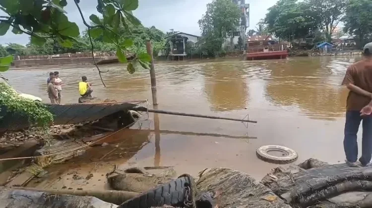 Tim Rescue Cari Remaja Tenggelam di Sungai Perumnas Banjarmasin