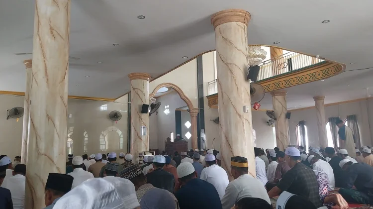 Hujan Tak Surutkan Semangat Sholat Ied Desa Biih