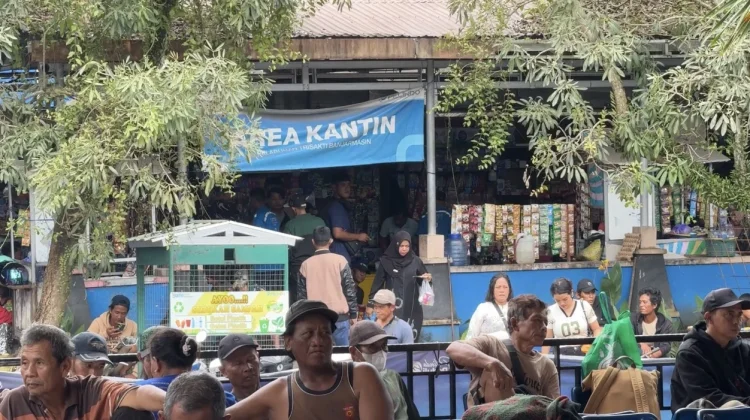 Arus Mudik Lebaran Bawa Berkah Pedagang Pelabuhan