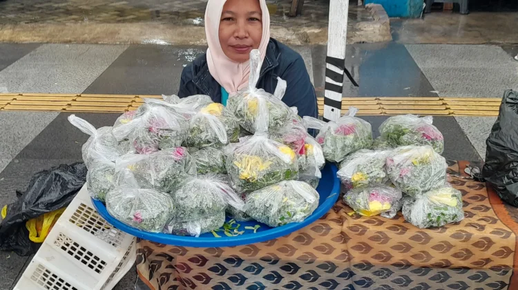 Menjelang Lebaran Kembang berenteng Kini Marak Dijual