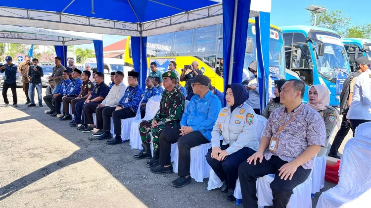 Pemkab Kotabaru Lepas Peserta Mudik Gratis, Pesan Utamakan Keselamatan