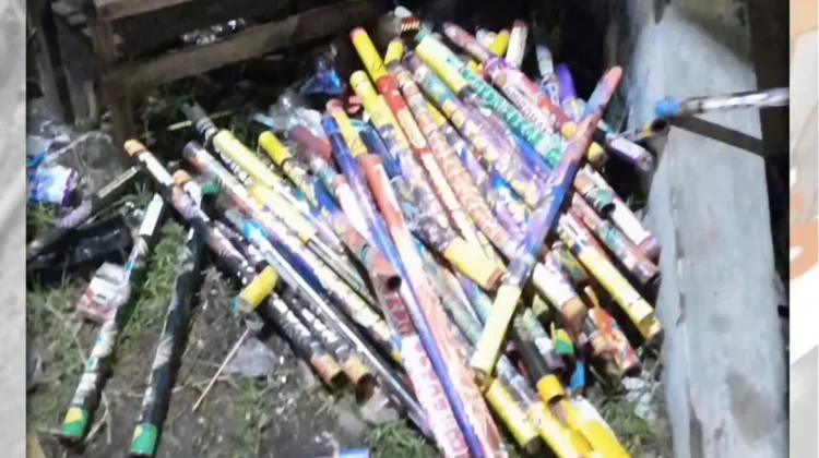 VIRAL! Sampah Petasan Menggunung di Ahmad Yani Malam Lebaran, DLH Bereaksi
