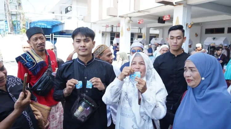 Datang Niat Sederhana, Pulang dapat Umrah. Kisah Warga Berlebaran di Balai Kota