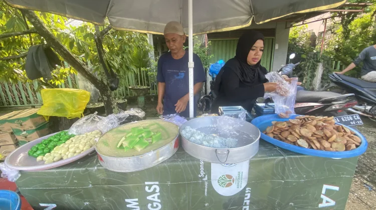 Menjemput Rezeki sejak Pagi, Kisah Arbani dan Saudah di Lapak Sederhana