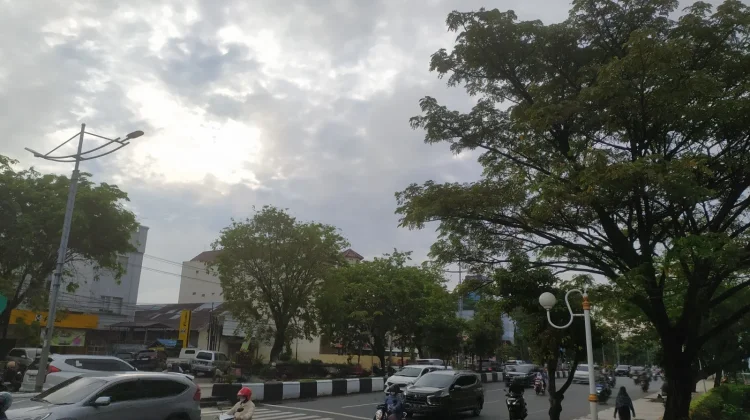 BMKG: Kalsel Cerah Berawan Berpotensi Hujan