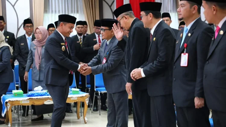 Kursi Pejabat ‘Dirombak’, Sekda, Kasatpol dan Disperdagin diisi Pelaksana Tugas