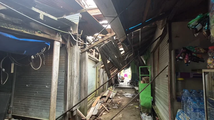 Kembali Roboh, Mayoritas Bangunan di Pasar Ujung Murung Sudah Lapuk