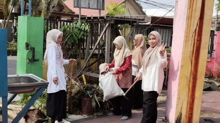 TK Negeri Pertiwi Martapura Gelar Aksi Bersih Lingkungan Sekolah