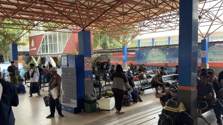 Arus Mudik Lebaran di Pelabuhan Trisakti Banjarmasin Masih Berlangsung Ramai