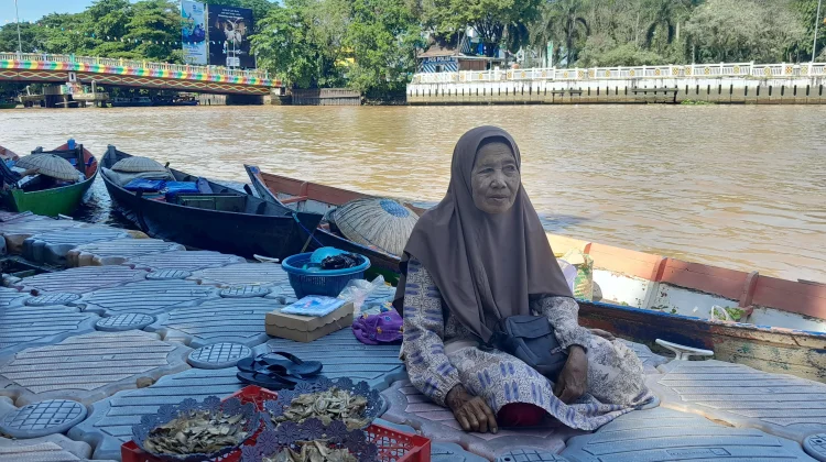 Pasar Terapung Kota Banjarmasin Masih Rame Dikunjungi Warga