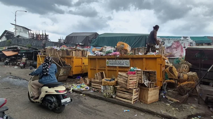 Pasca Lebaran, Volume Sampah di Pasar Sentra Antasari Terpantau Stabil