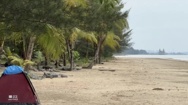 Keindahan Pantai Jo Cemara Tarik Wisatawan saat Liburan