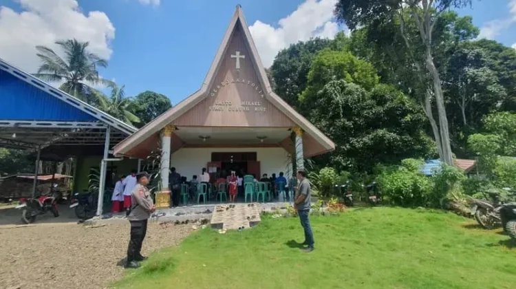 Polsek Halong Amankan Ibadah Minggu Palma di Gunung Riut Balangan