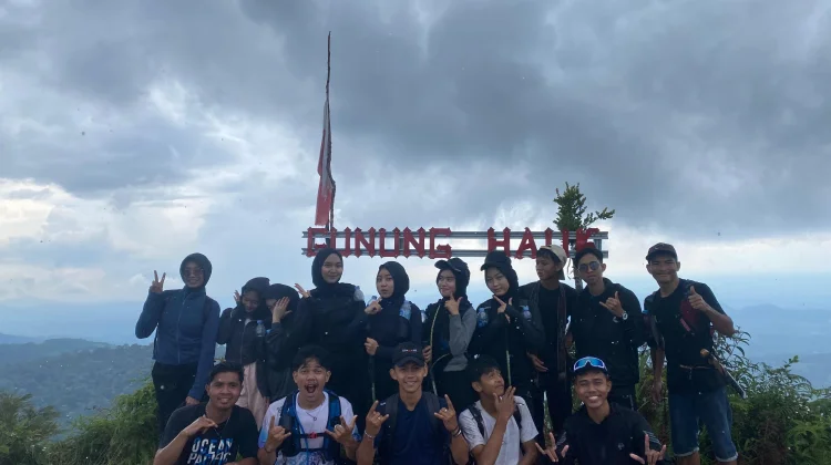 Libur Lebaran, Ratusan Pendaki Serbu Puncak Gunung Hauk Balangan