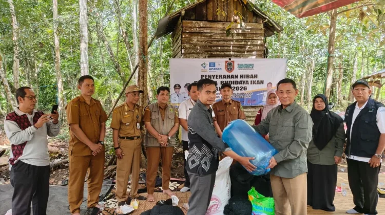 Pemprov Kalsel Salurkan Bantuan Hibah Sarana Budidaya Ikan Gabus