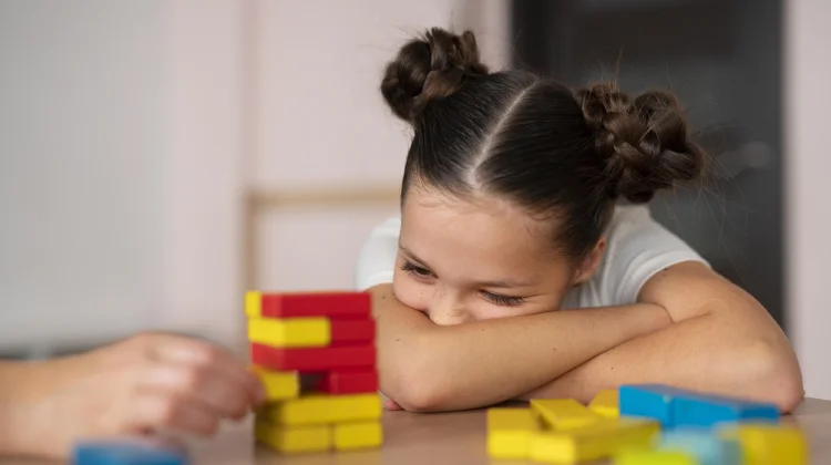 Kenali Gejala Autisme sejak Usia Dini