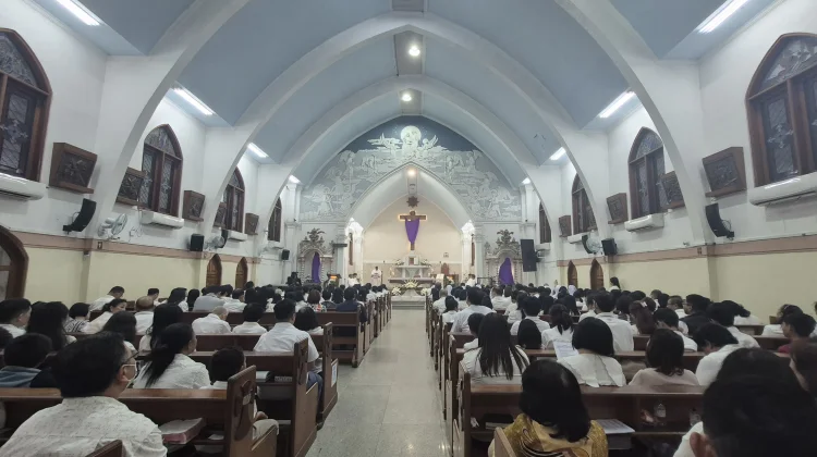 Suasana Khidmat Warnai Misa Kamis Putih di Katedral Banjarmasin