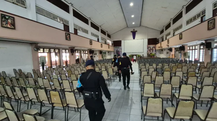 Pastikan Paskah Aman, Tim Jibom Sterilisasi Gereja di Banjarmasin