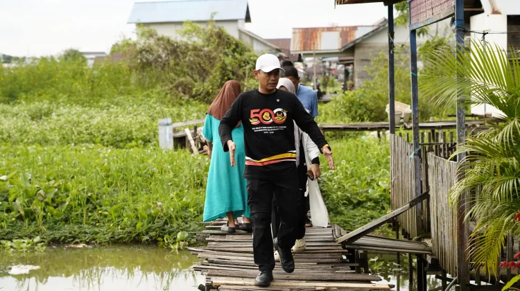 Wali Kota Banjarmasin Tinjau Titian “Maut” Murung Selong