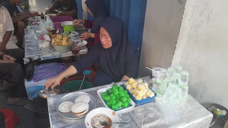Kue Serabi Jajanan Legendaris Banyak Diminati Pembeli