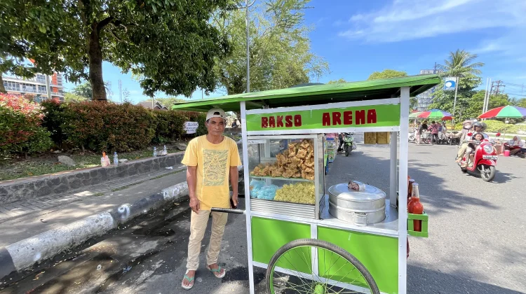 Kuliner Minggu Pagi, Bakso Arema Laris di Siring Nol Km Banjarmasin