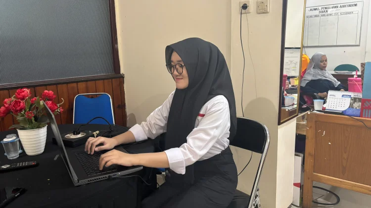 Siswi SMKN 1 Pilih PKL di RRI Banjarmasin