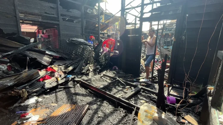 Kawasan Kuin Cerucuk Terbakar, Api Hanguskan Rumah dan Bedakan