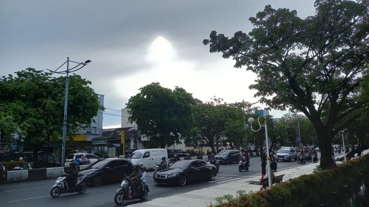 BMKG: Kalsel Hari Ini Berawan dan Hujan