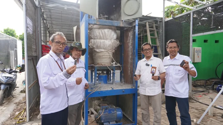 ULM Ubah Sampah Plastik Jadi Ecowood, Solusi Baru Persoalan Lingkungan