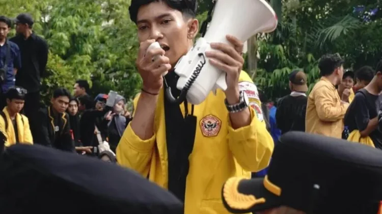 Rumah Pribadi Ketua DPRD Banjarmasin Dijaga “Negara”? BEM ULM Desak Klarifikasi
